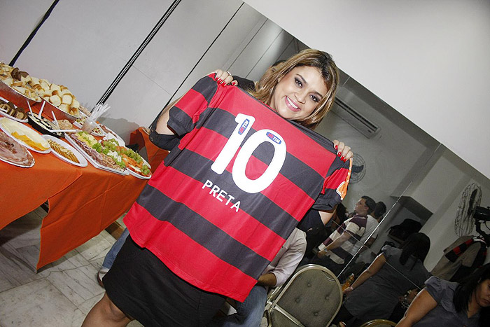 Preta Gil com camisa do Flamengo / Reprodução